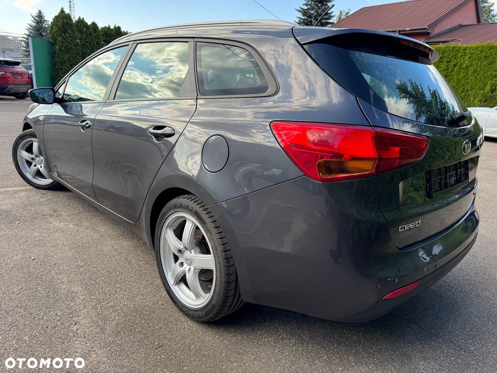 Kia Ceed 1.6 CRDi 128 ISG Fifa World Cup Edition - 8