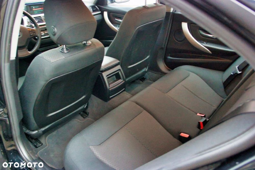 BMW Seria 3 318i - 10