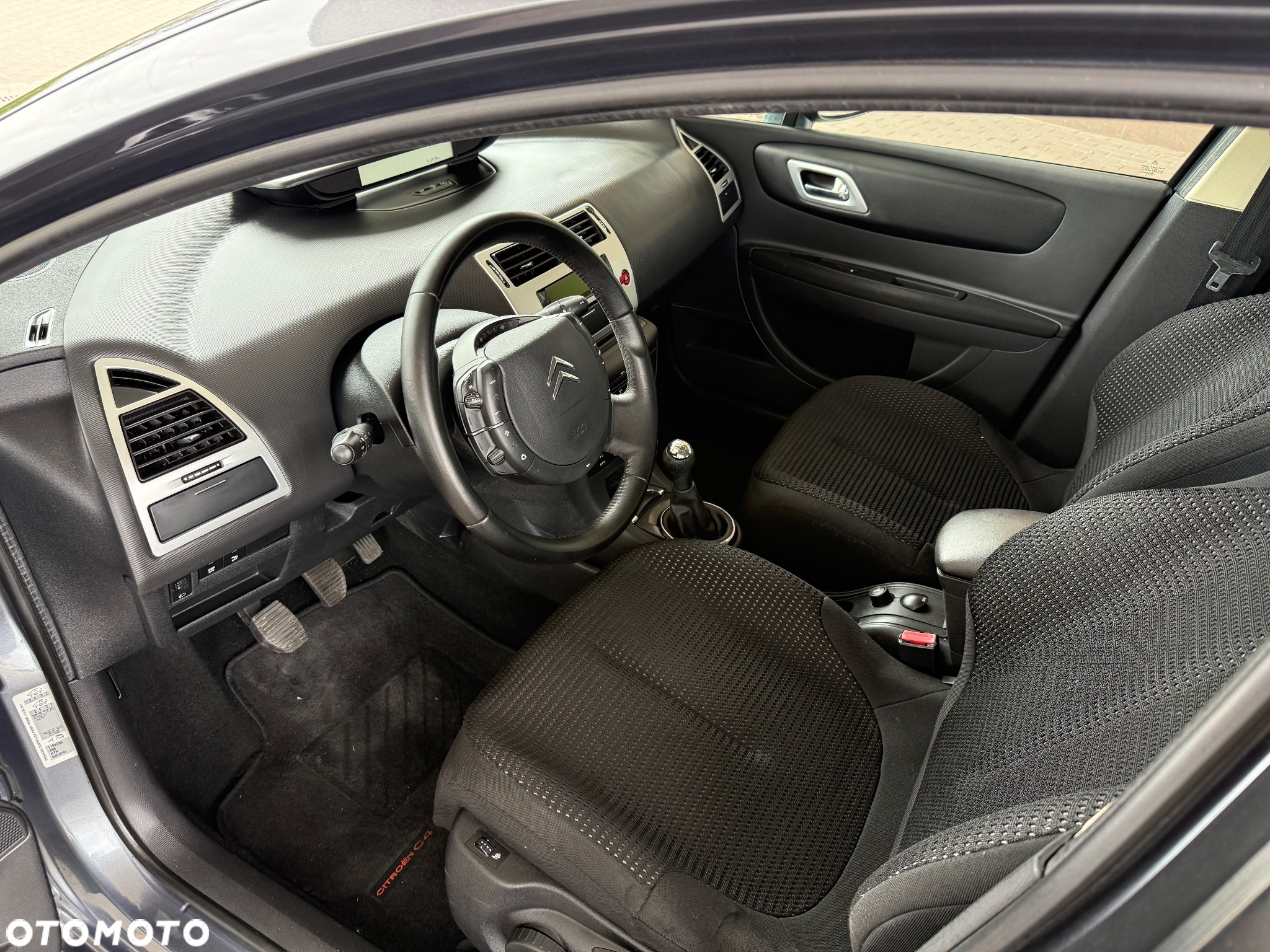 Citroën C4 1.4 16V Impress - 8