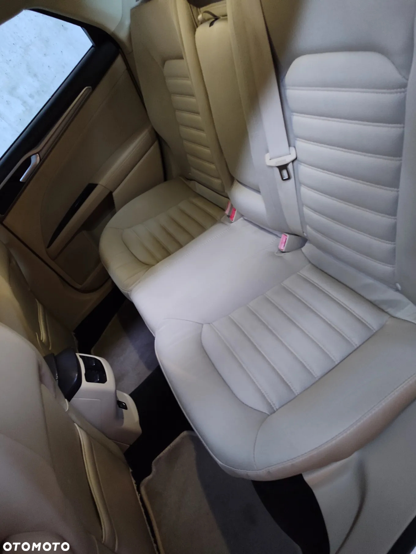 Ford Fusion - 24