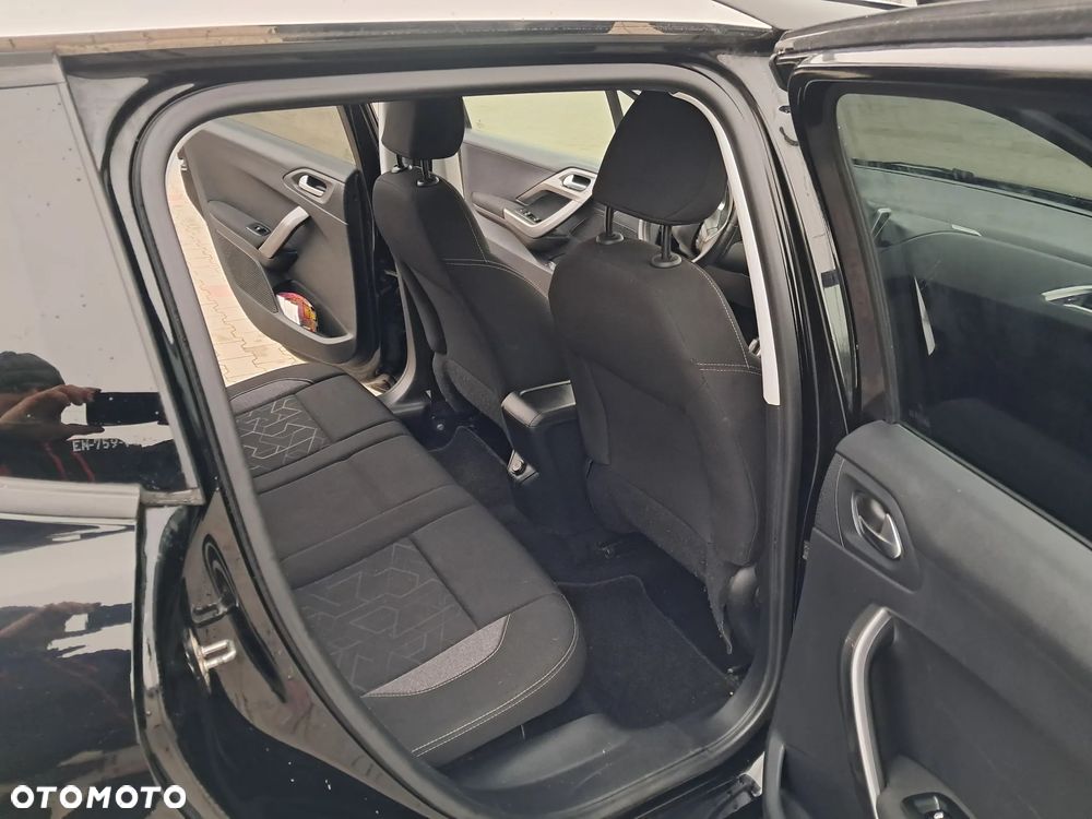 Peugeot 2008 1.2 Pure Tech Style - 16