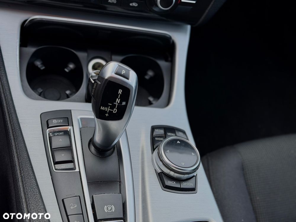 BMW Seria 5 525d xDrive - 11