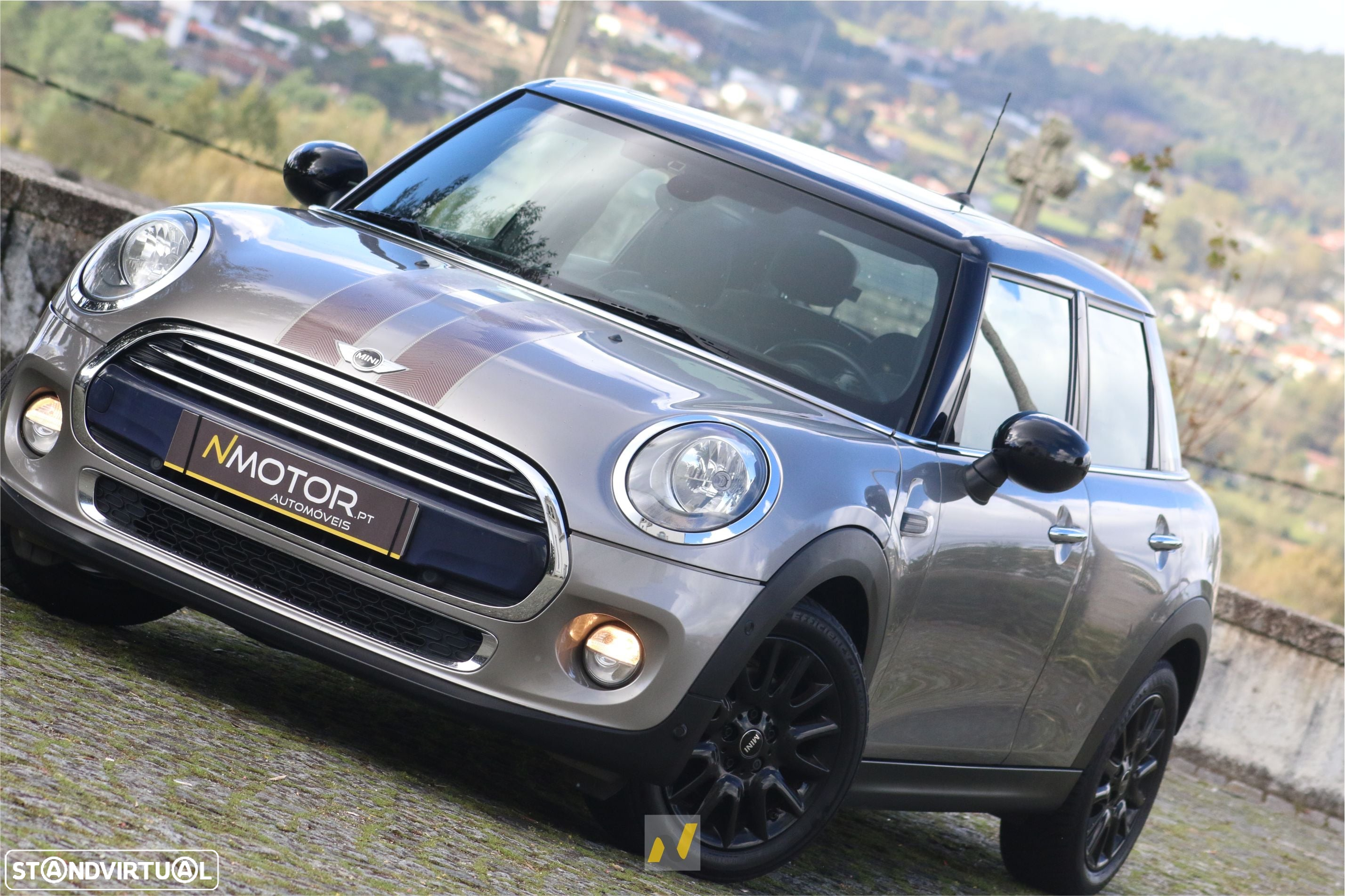 MINI 5 Portas Cooper D Aut. - 23