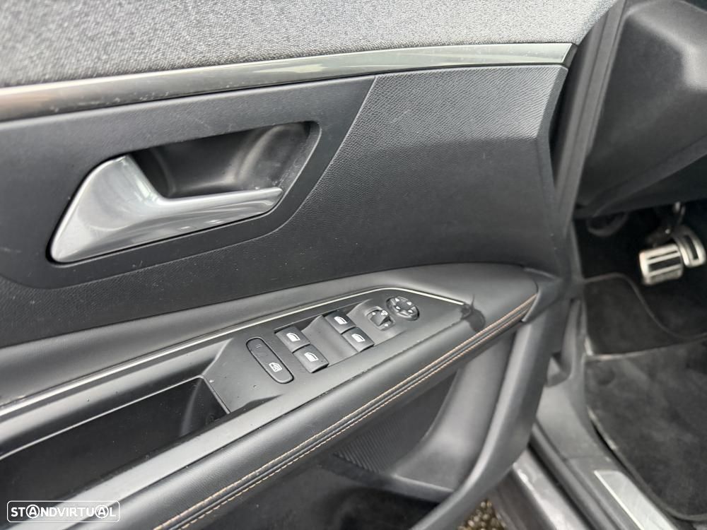 Peugeot 3008 1.6 BlueHDi GT Line Grip Control EAT6 - 17