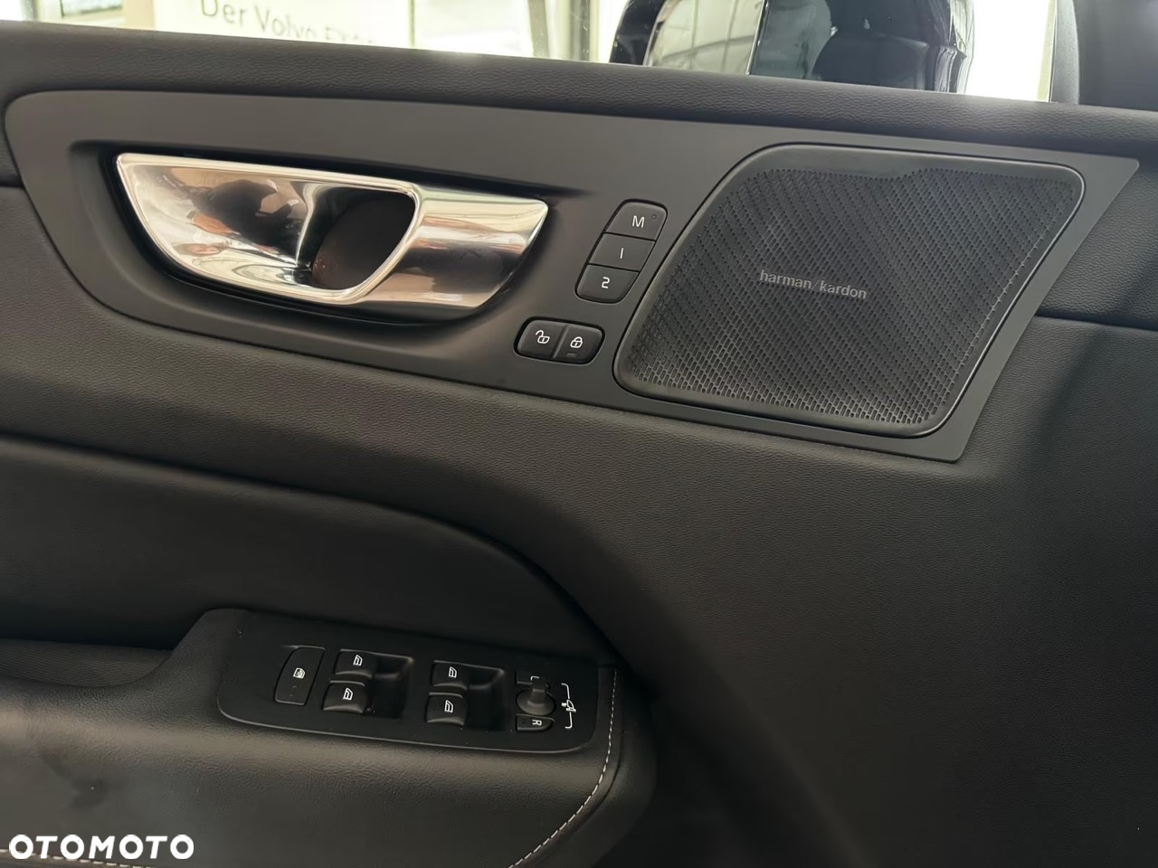 Volvo XC 60 B4 D AWD Plus Dark - 11