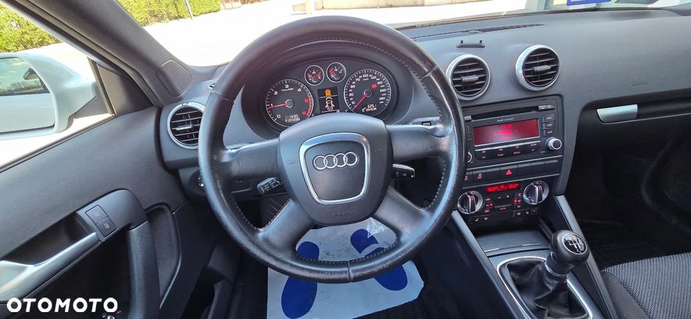 Audi A3 Sportback 1.6 TDI DPF S line Sportpaket - 9