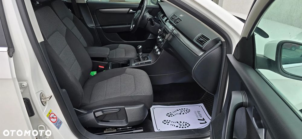 Volkswagen Passat 2.0 TDI Comfortline - 24