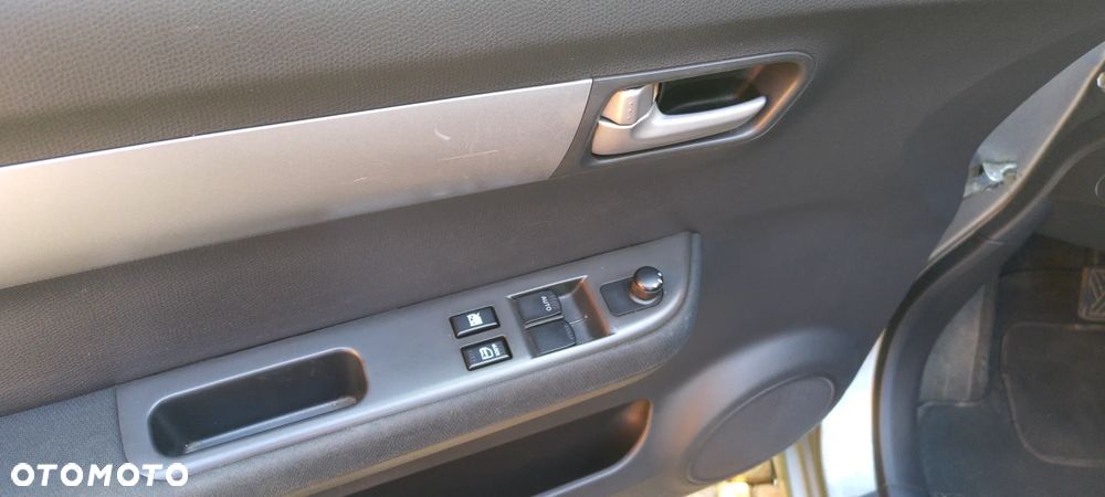 Suzuki Swift 1.3 Club - 15