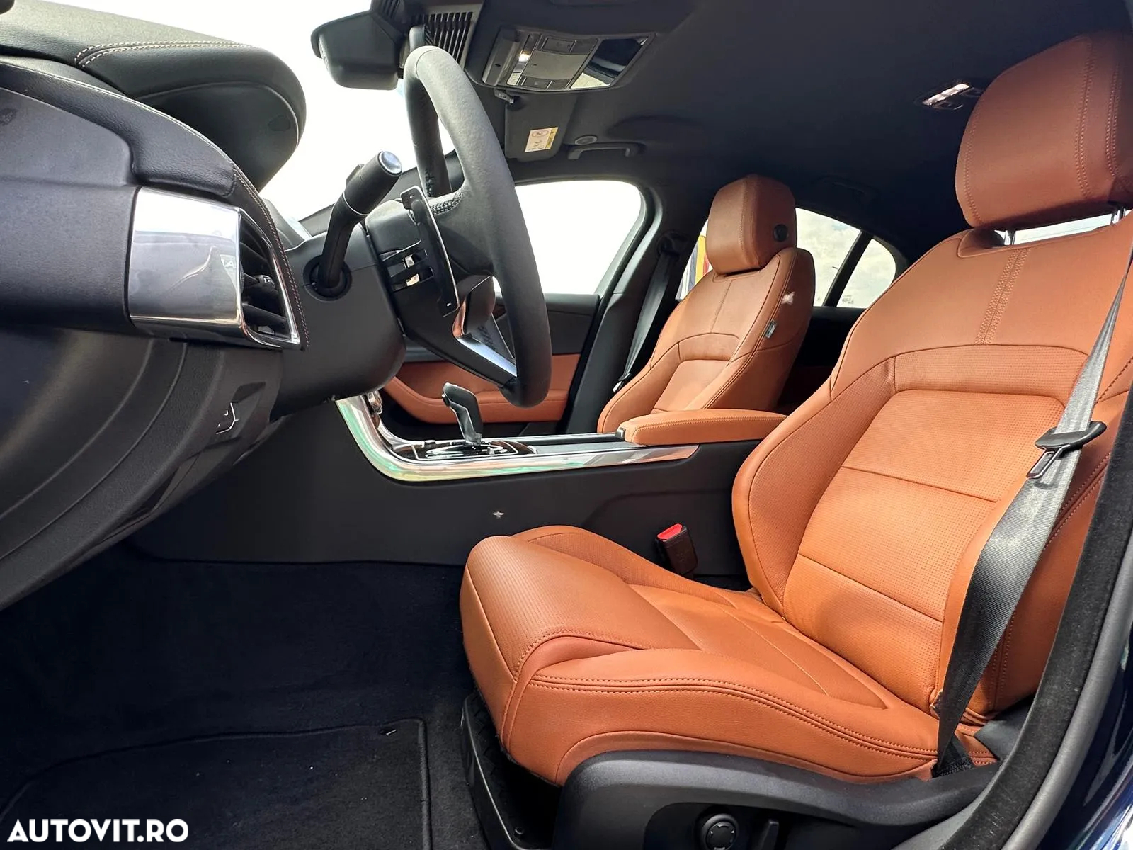 Jaguar XE P250 RWD R-Dynamic BLACK - 12