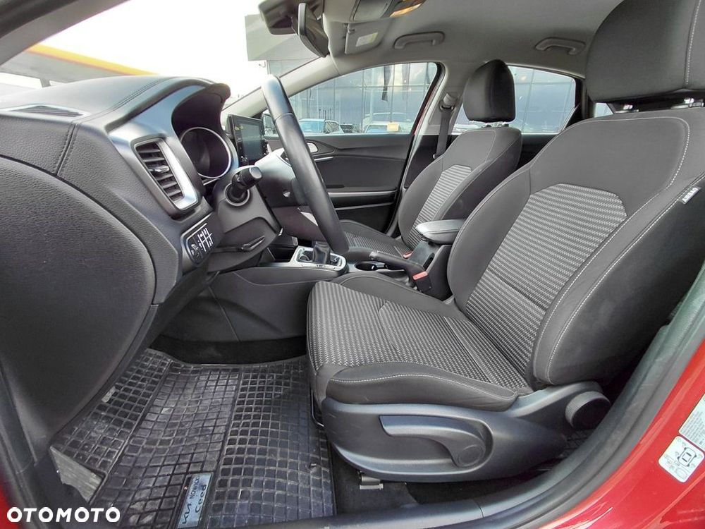Kia Ceed 1.5 T-GDI M - 11