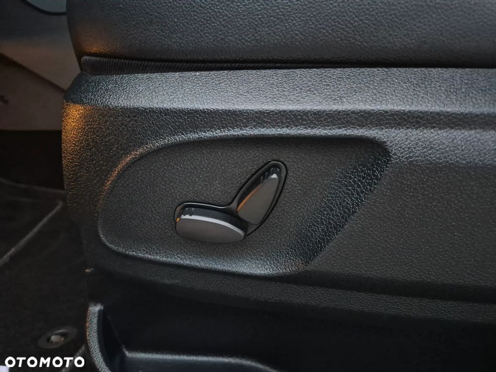 Ford Kuga 2.0 TDCi 2x4 Titanium - 20