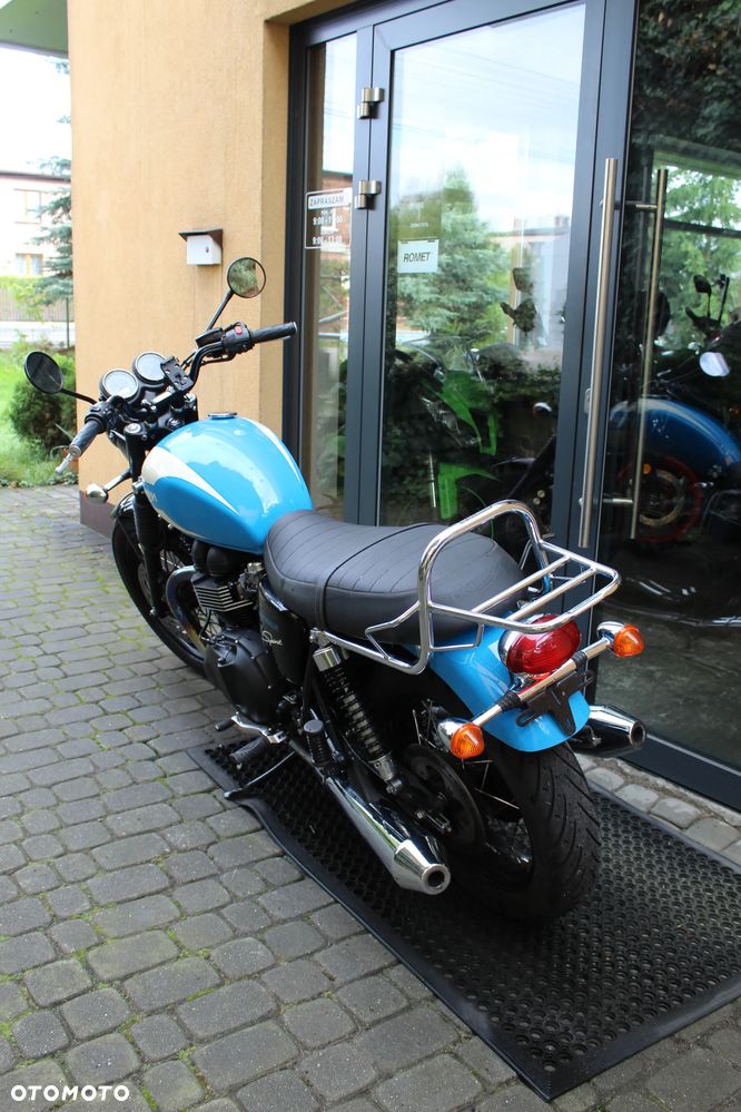 Triumph Bonneville - 4