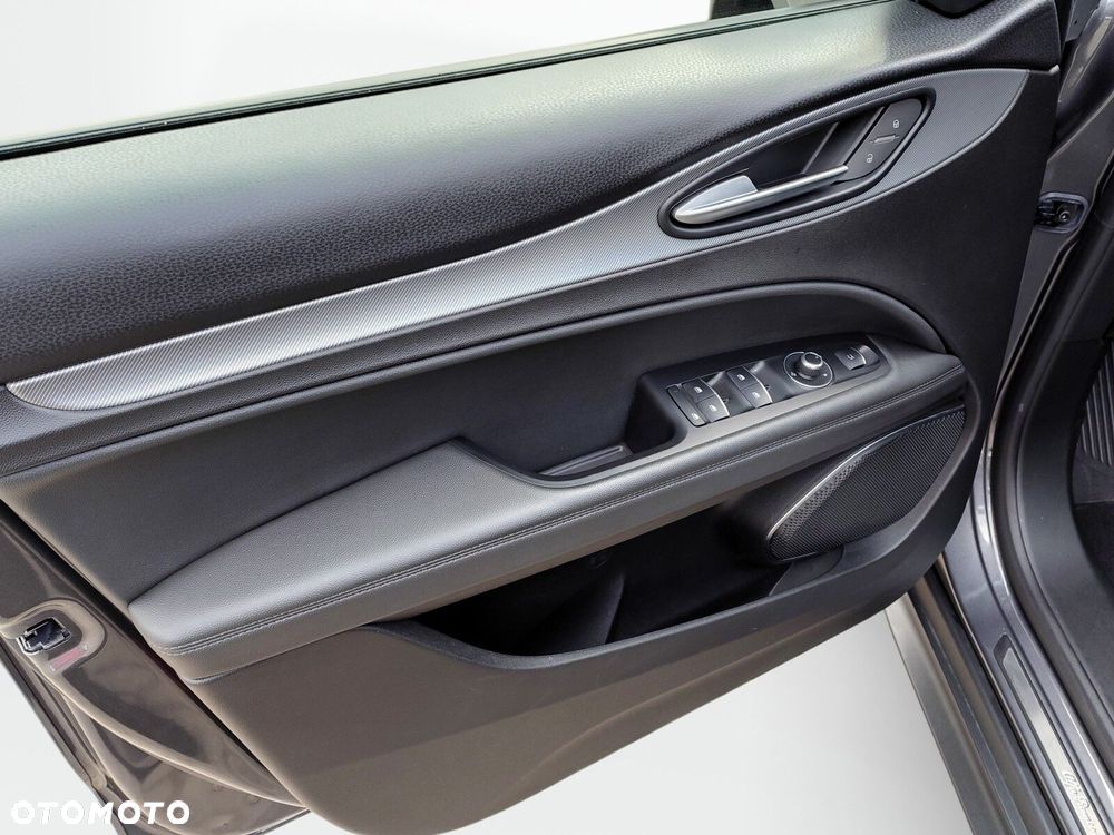 Alfa Romeo Stelvio 2.0 Turbo TI Q4 - 11