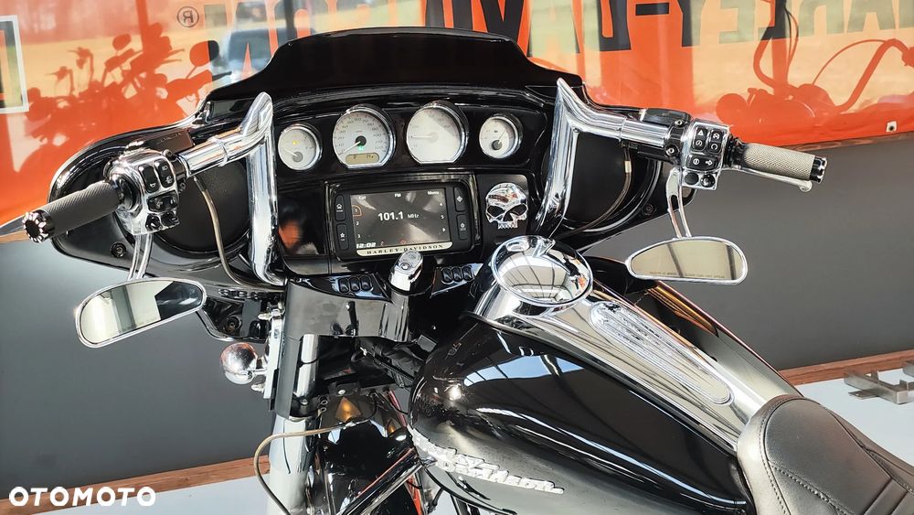 Harley-Davidson Touring Street Glide - 25