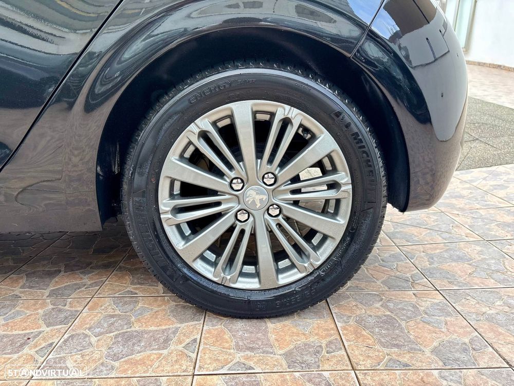 Peugeot 208 1.2 PureTech Style - 39