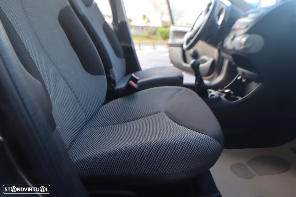 Toyota Aygo Connect - 16