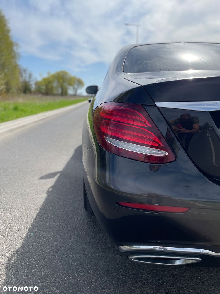 Mercedes-Benz Klasa E 220 d 4-Matic 9G-TRONIC - 17