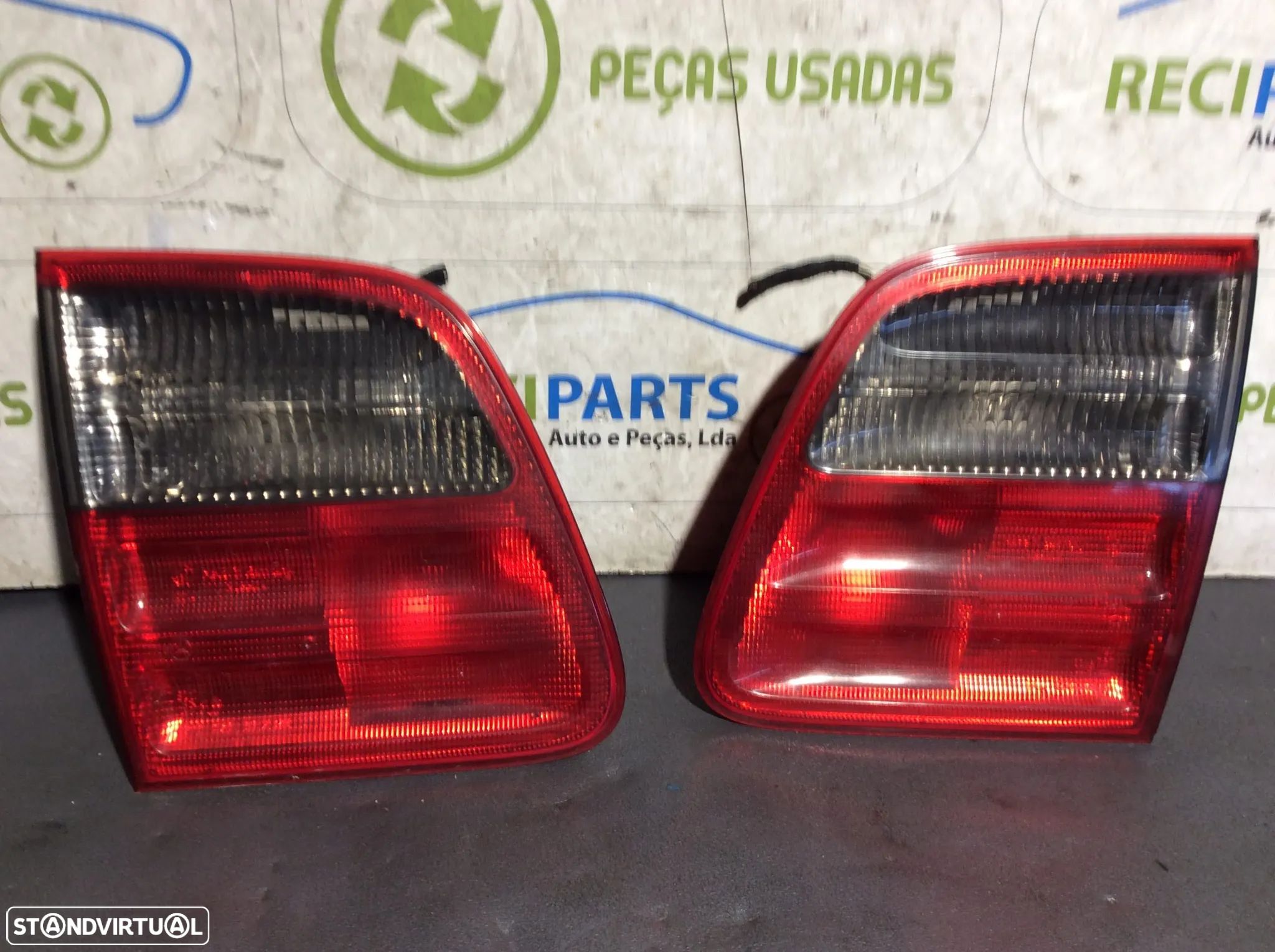 Farolim da Tampa da Mala Mercedes E 320 CDi 197cv W210 ano 1996 a 2003 - 1