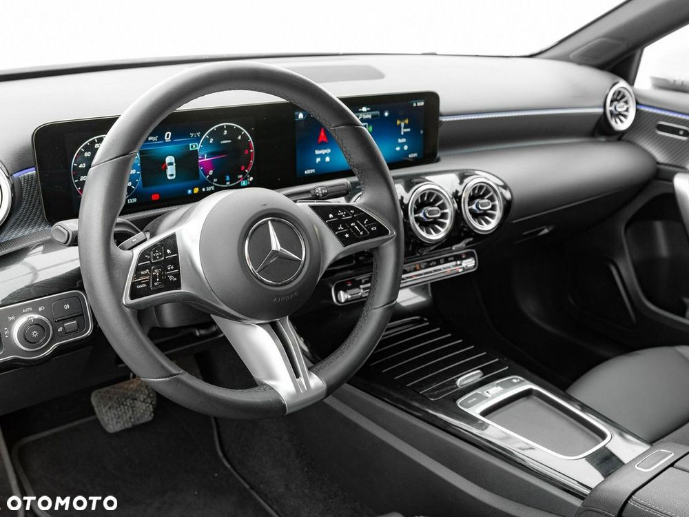 Mercedes-Benz Klasa A 200 d Progressive 8G-DCT - 7