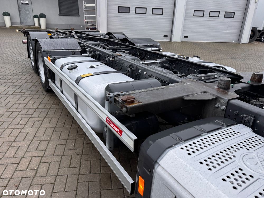 Mercedes-Benz Actros - 21