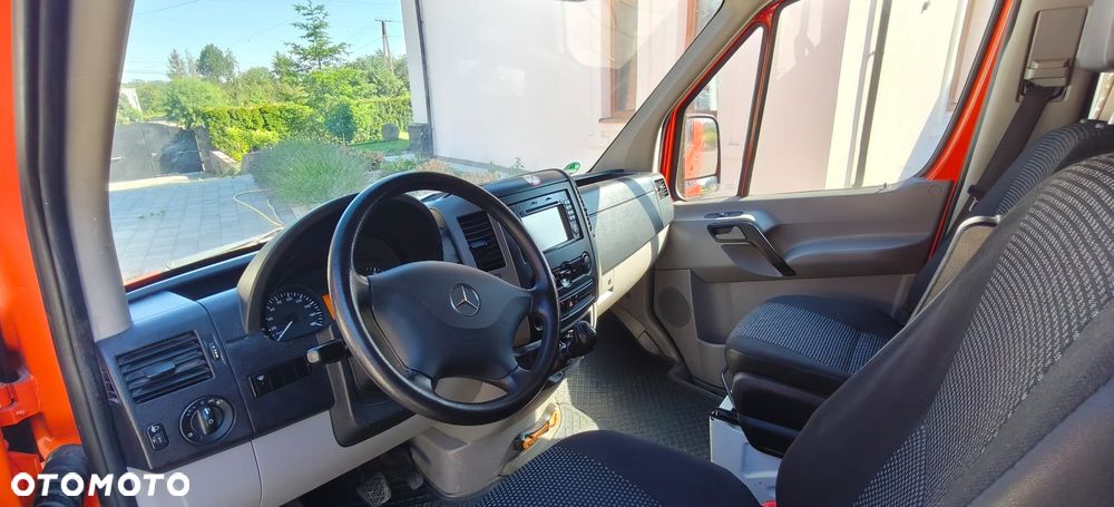 Mercedes-Benz 211 CDI (Model W906) - 8