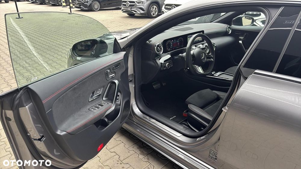 Mercedes-Benz CLA - 9