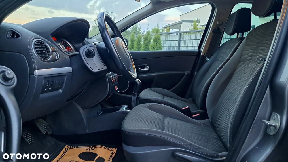 Renault Clio - 11