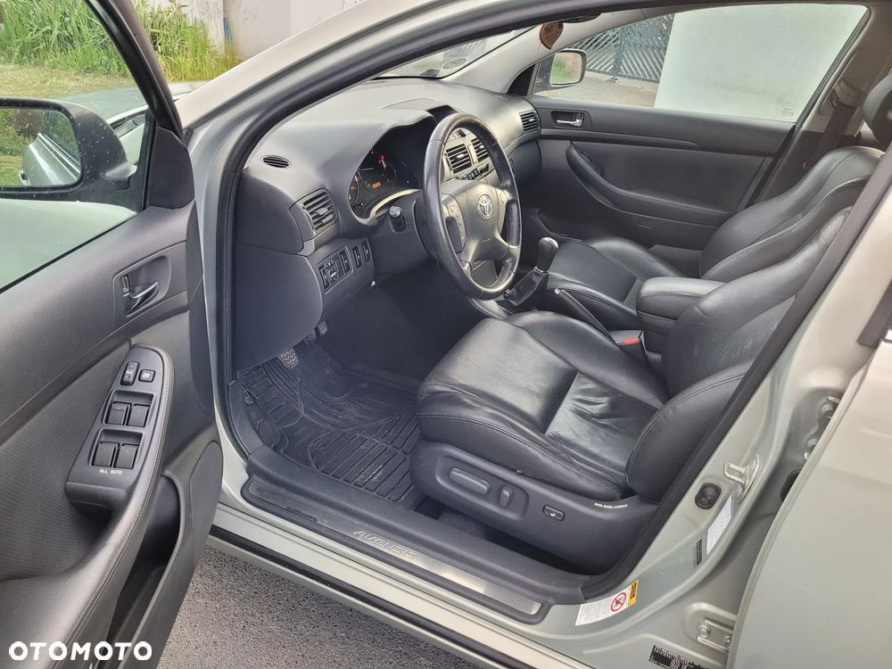 Toyota Avensis 2.0 D-4D Executive - 7