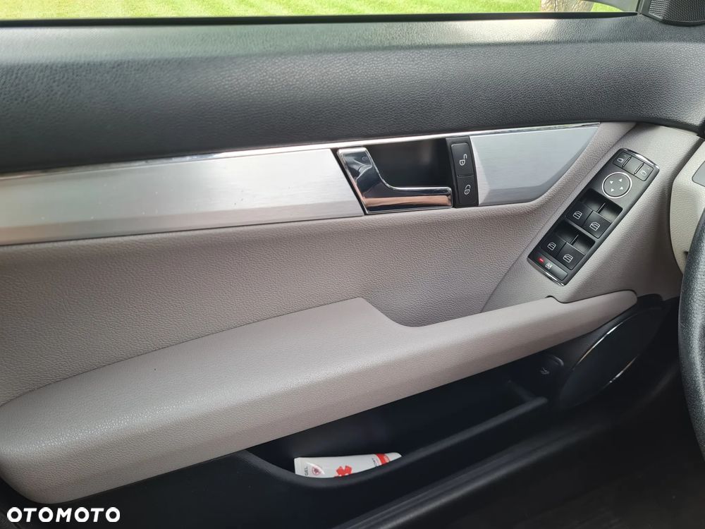 Mercedes-Benz Klasa C 320 CDI DPF Avantgarde - 18