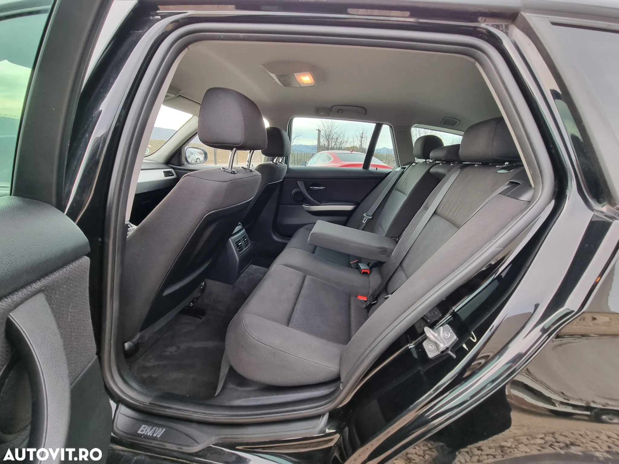 BMW Seria 3 320d DPF Touring - 13