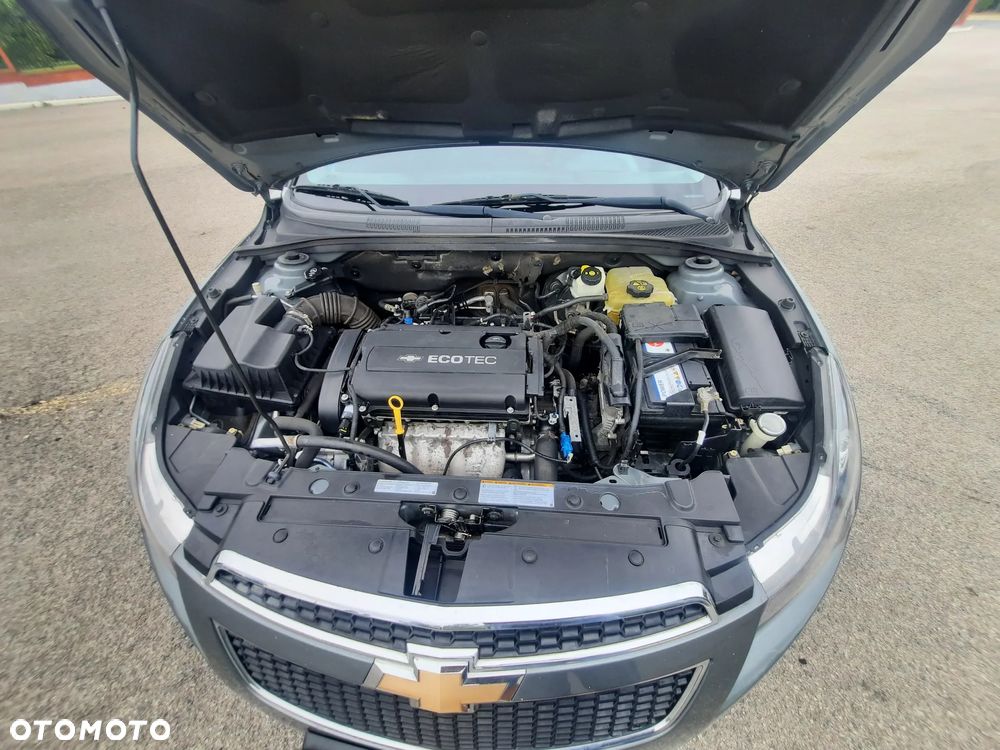 Chevrolet Cruze 1.6 LS+ - 9
