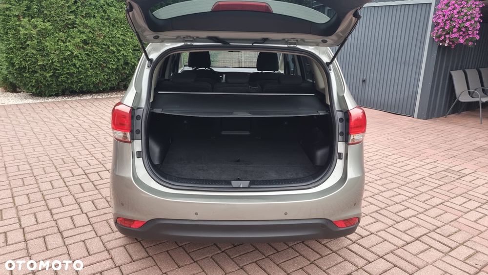 Kia Carens - 24