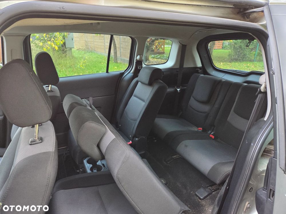 Mazda 5 - 8