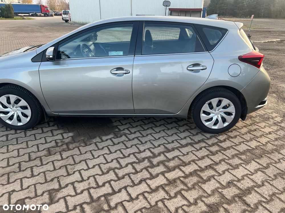 Toyota Auris 1.6 Premium - 6