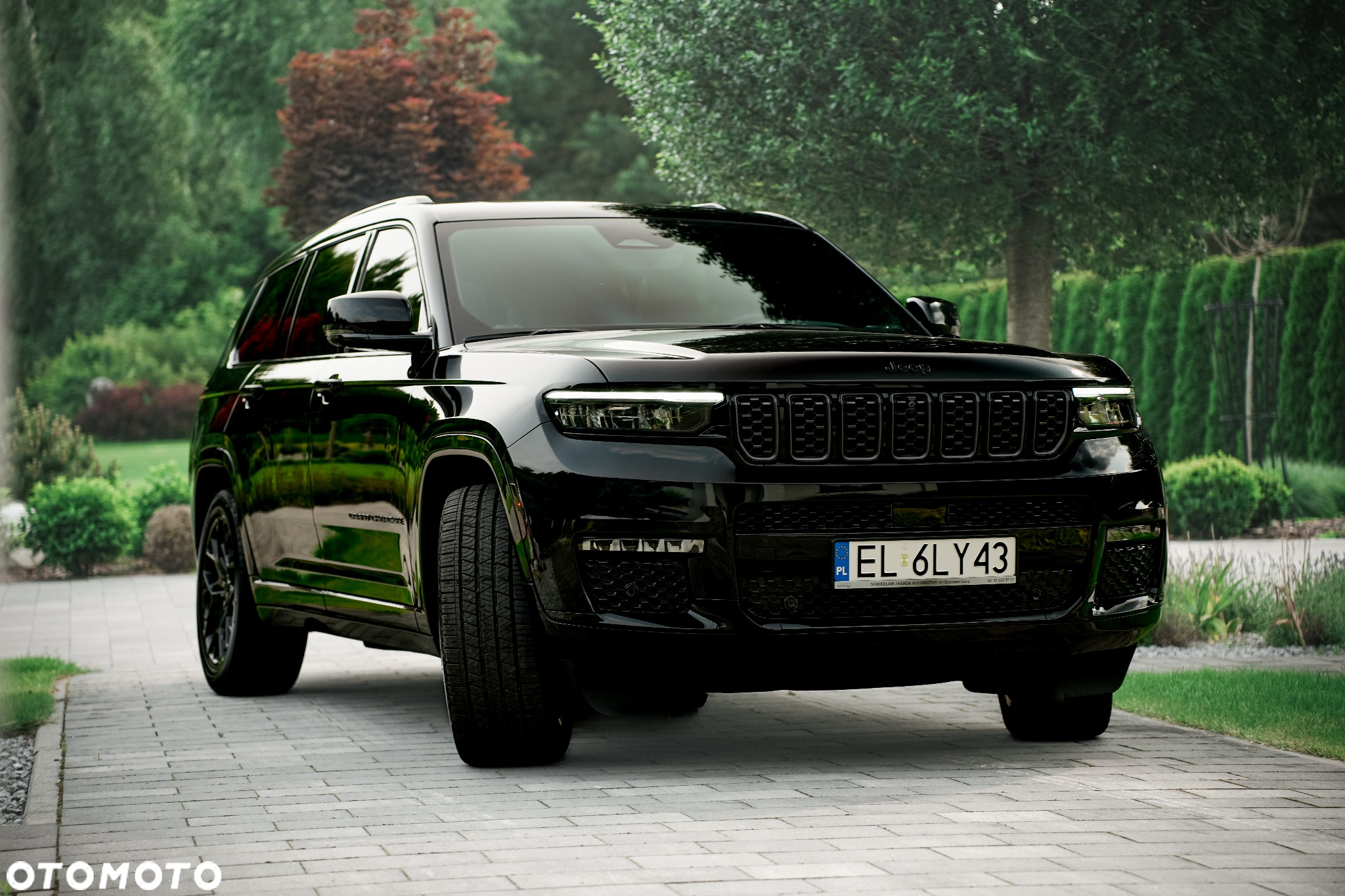 Jeep Grand Cherokee - 23