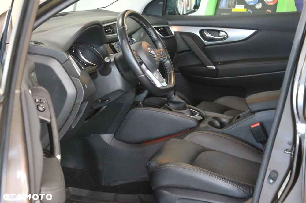 Nissan Qashqai 1.3 DIG-T DCT N-CONNECTA - 9