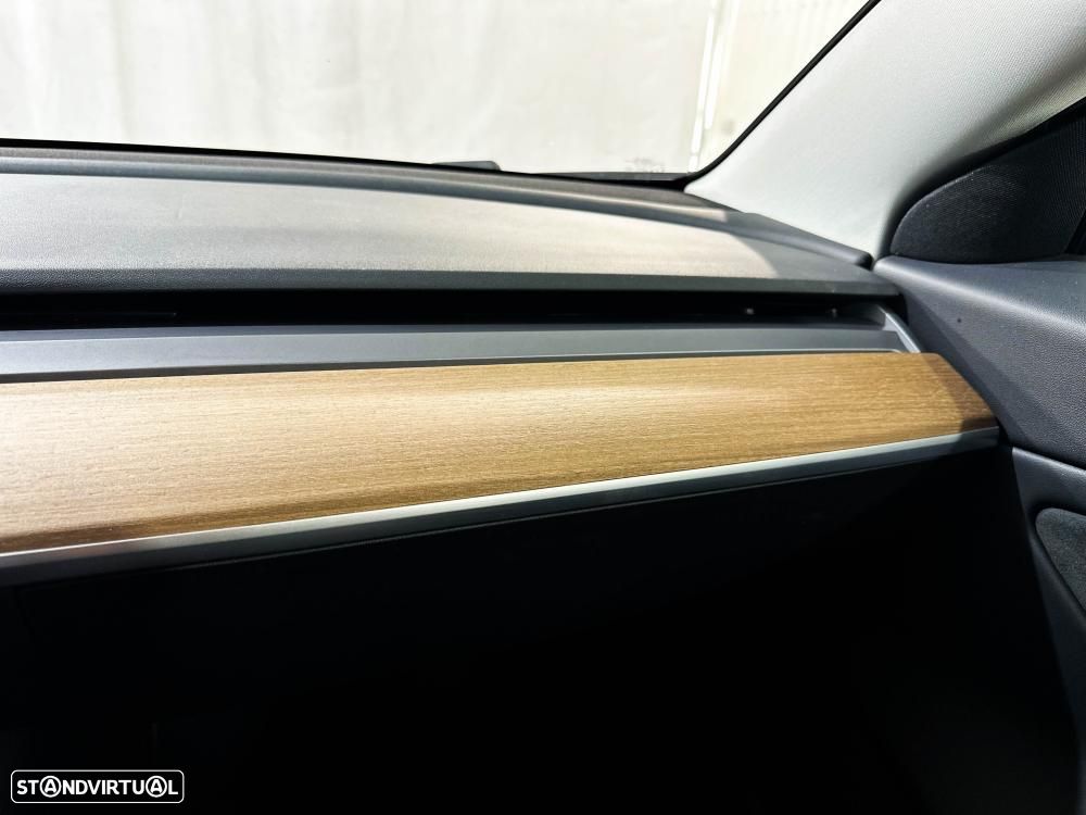 Tesla Model 3 Long-Range Dual Motor AWD - 32