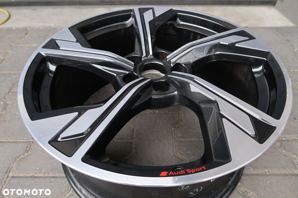 AD17 Felga Audi A4 8w0601025EM 8,5x19et40 - 2