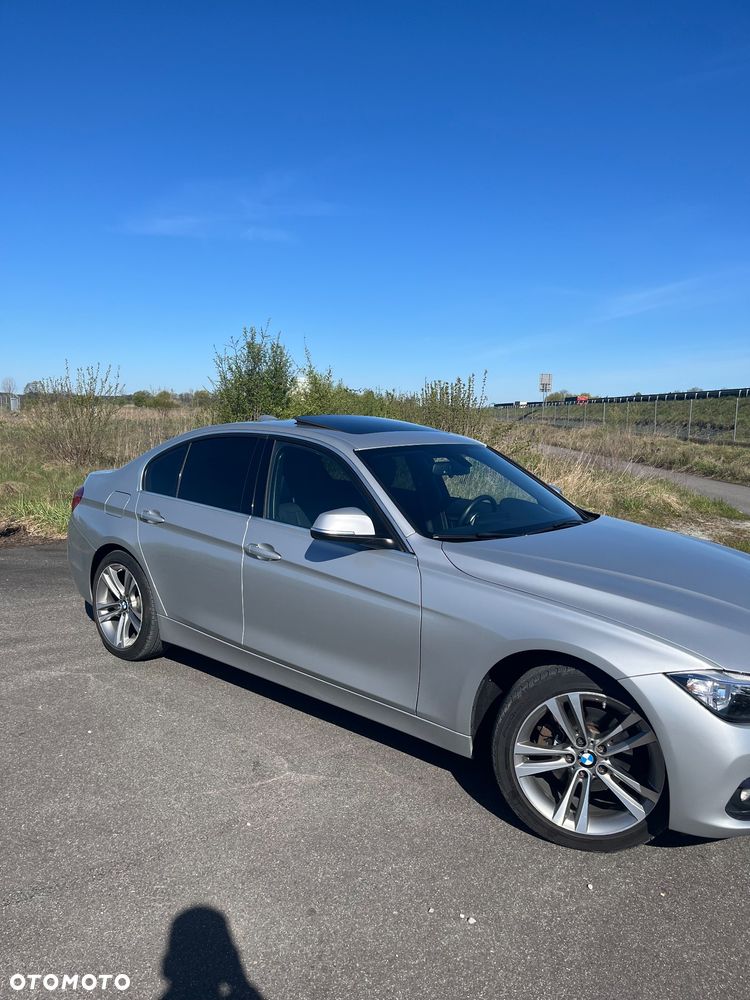 BMW Seria 3 330i xDrive Sport Line - 2