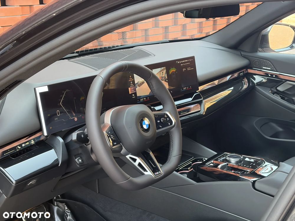 BMW Seria 5 520d xDrive mHEV - 14