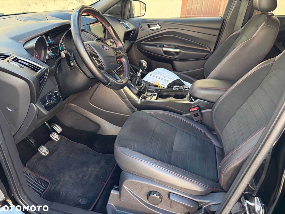 Ford Kuga 1.5 EcoBoost 2x4 ST-Line - 23