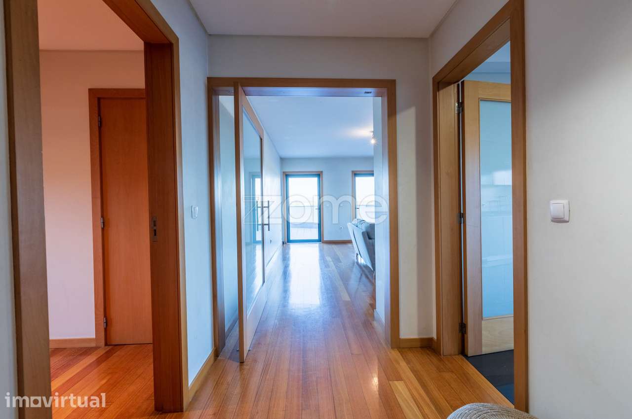 Espaçoso apartamento T3+1 c/ Terraço e Garagem 3 carros Caldelas, G... - Grande imagem: 4/38
