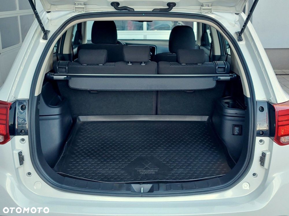 Mitsubishi Outlander 2.0 Invite + 2WD - 30