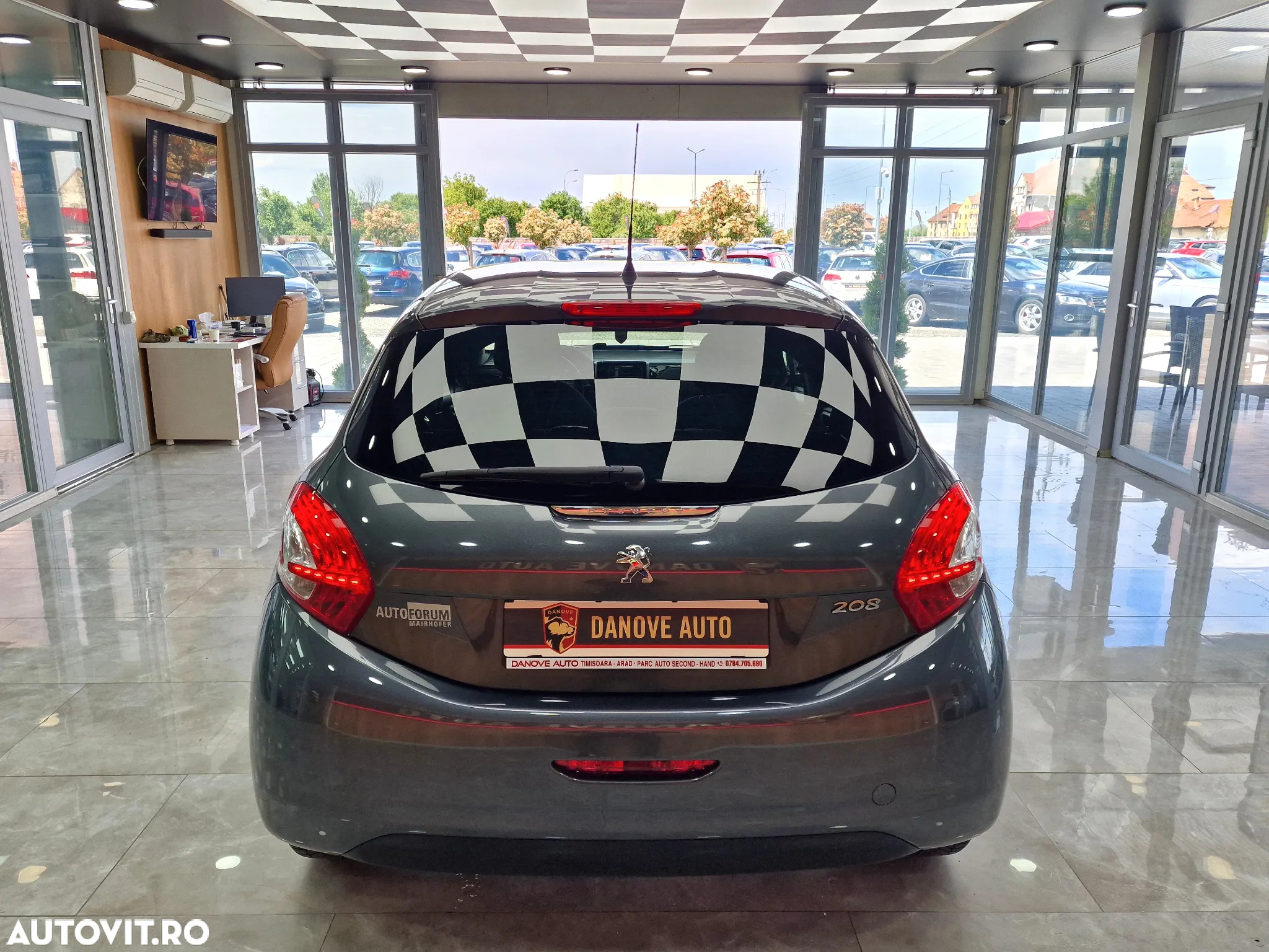 Peugeot 208 1.2 L PureTech Active - 12