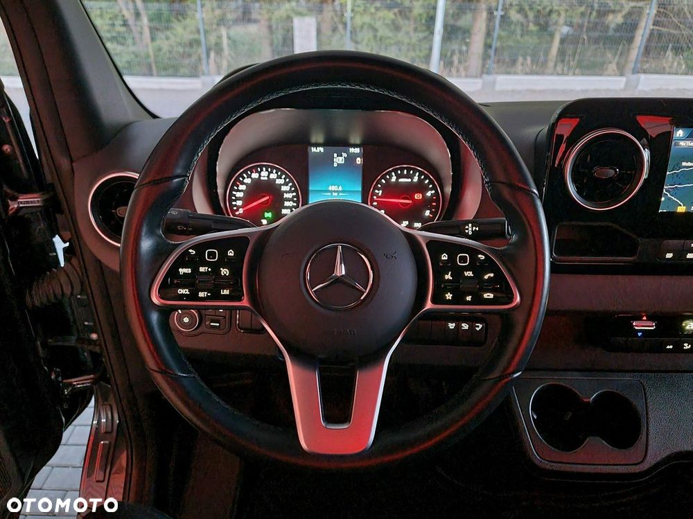 Mercedes-Benz Sprinter - 13