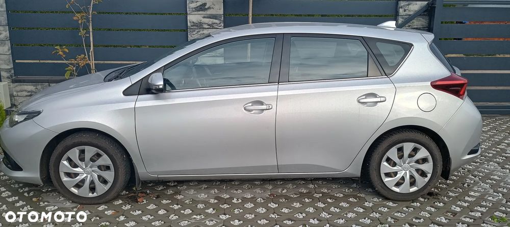Toyota Auris 1.6 Premium - 2