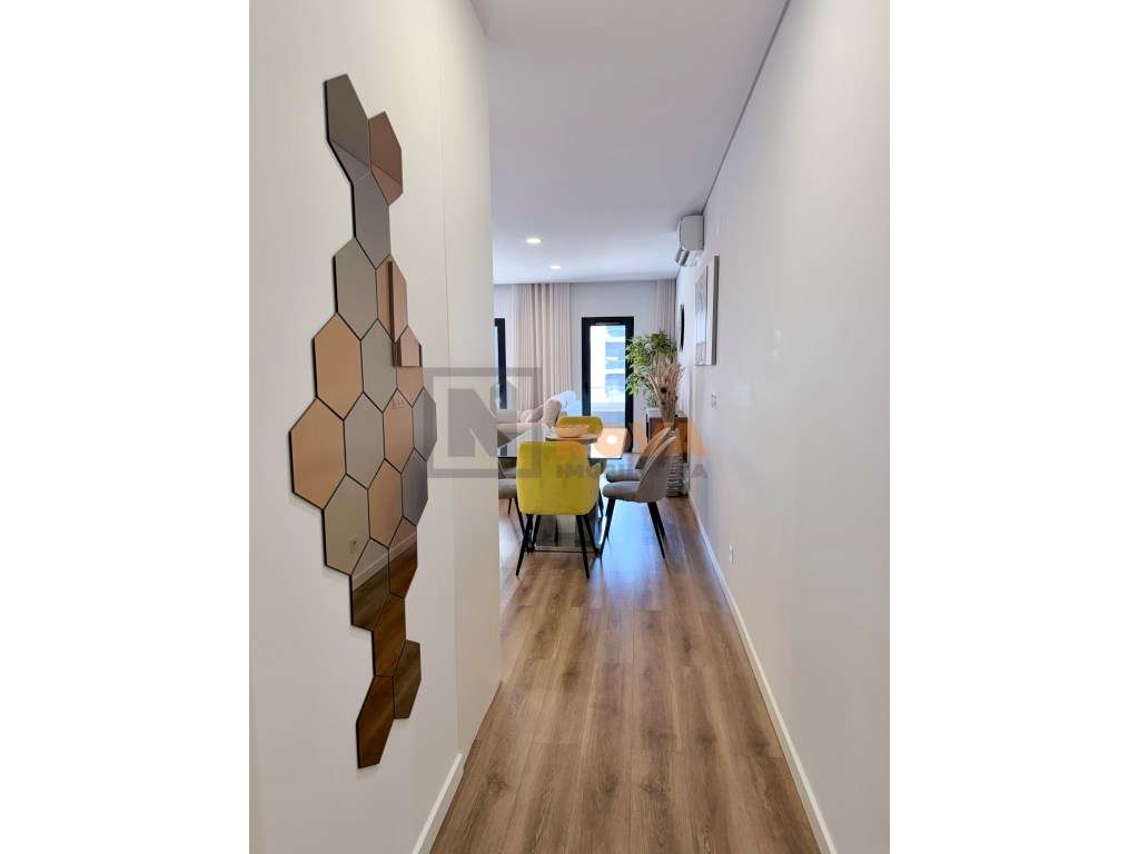 Apartamento T3 Moderno em Famões | 155 m² | Excelente Exposição Sol... - Grande imagem: 2/19