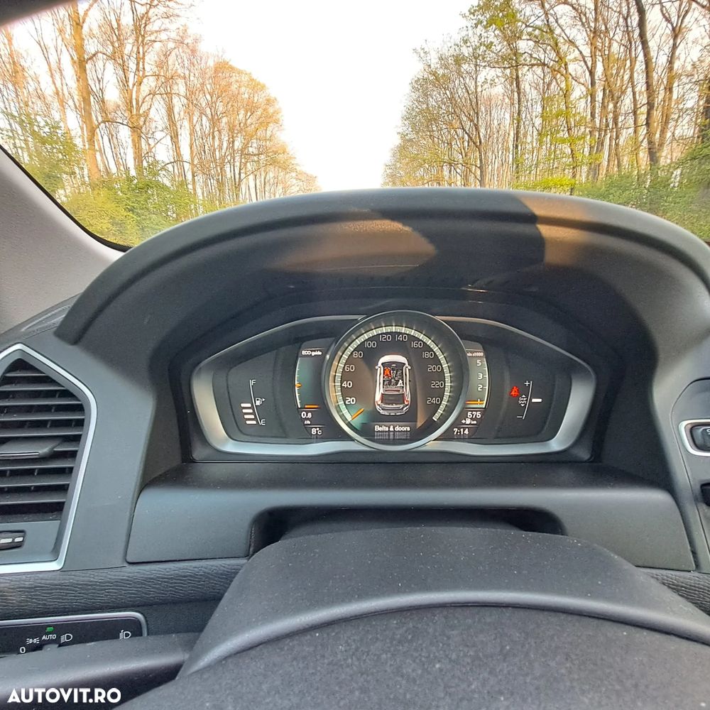 Volvo XC 60 D3 Momentum - 4