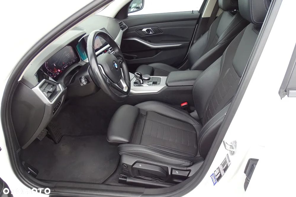 BMW Seria 3 318d Edition Luxury Line Purity - 18