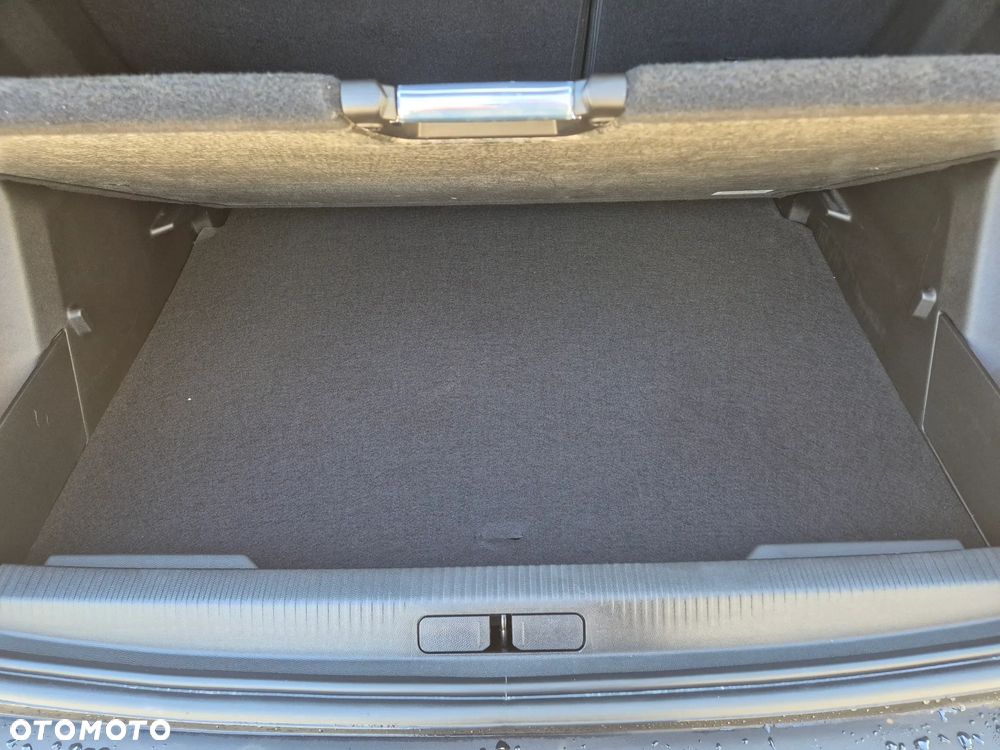 Peugeot 2008 Hybrid 136 e-DSC Allure - 24